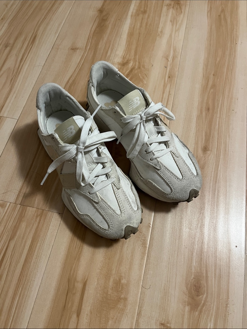 New Balance 327 Sneakers